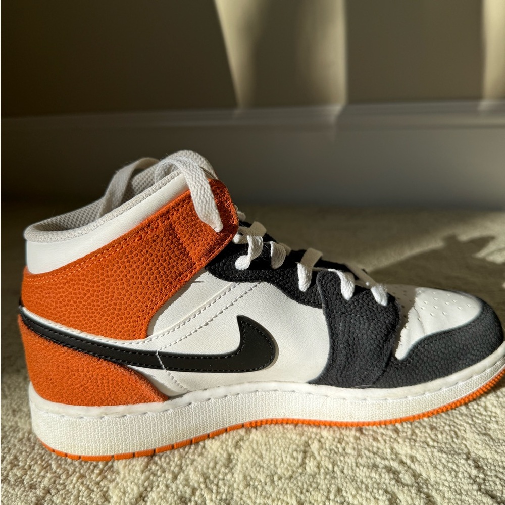 Nike Air Jordan 1 Mid Floral Embroidery Sneakers Youth 6Y Women’s 7.5 - Picture 5 of 7
